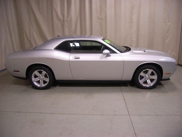 Dodge Challenger SE Coupe
