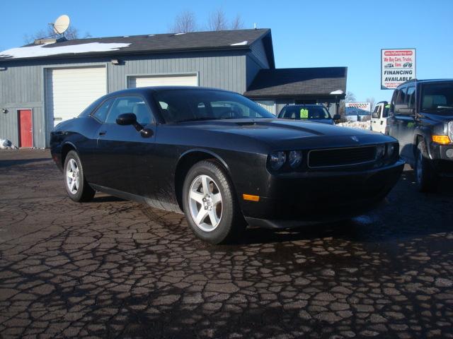 Dodge Challenger SE Coupe