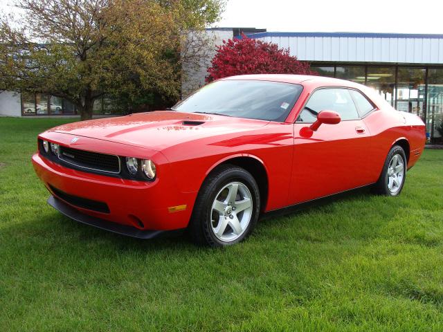 Dodge Challenger SE Coupe