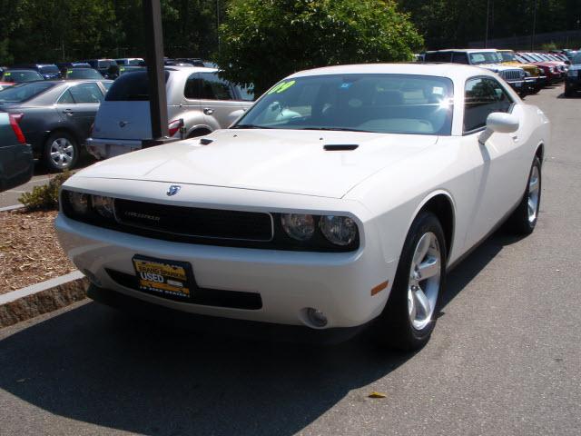 Dodge Challenger SE Coupe
