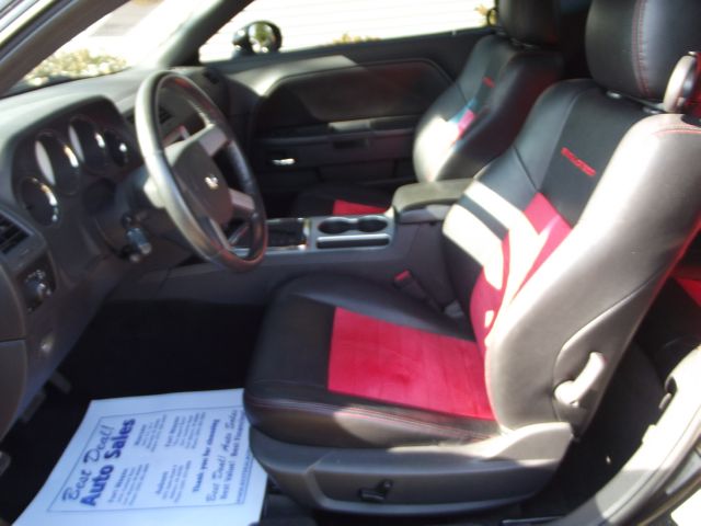 Dodge Challenger SE Coupe