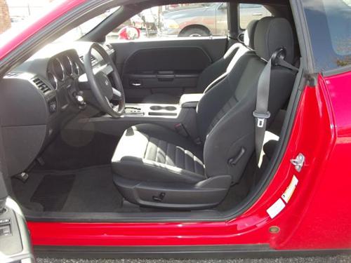 Dodge Challenger 2010 photo 2