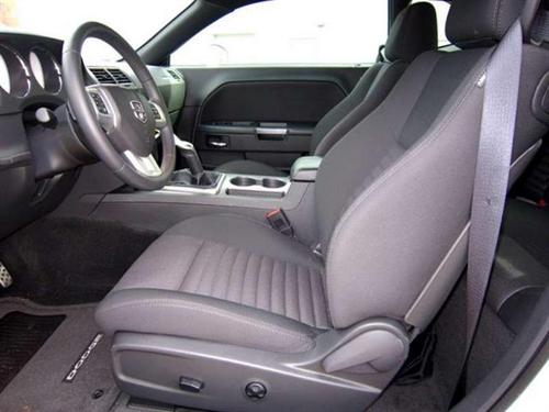 Dodge Challenger 2010 photo 2