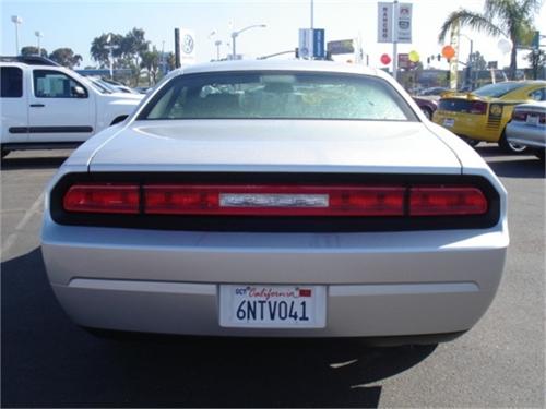 Dodge Challenger 2010 photo 2