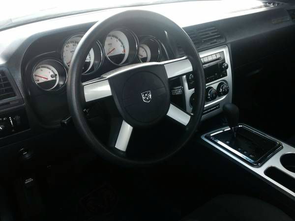 Dodge Challenger 2010 photo 3