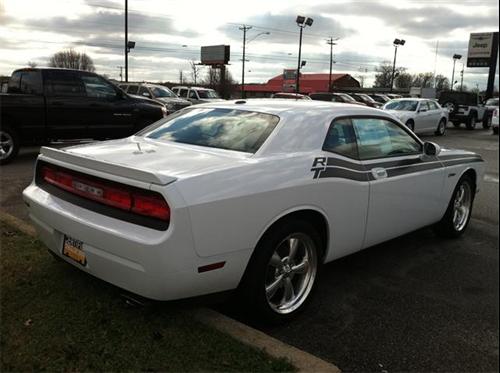 Dodge Challenger 2010 photo 2