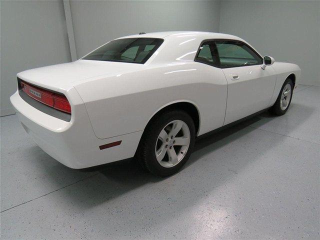 Dodge Challenger 4dr Sdn SL Auto Sedan Coupe
