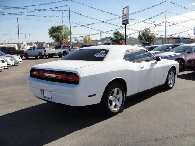 Dodge Challenger 2010 photo 6