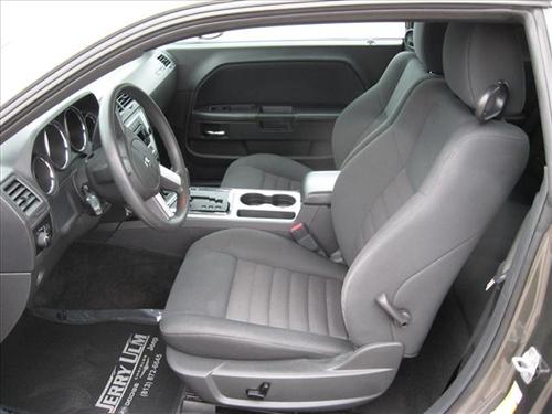 Dodge Challenger 2010 photo 2