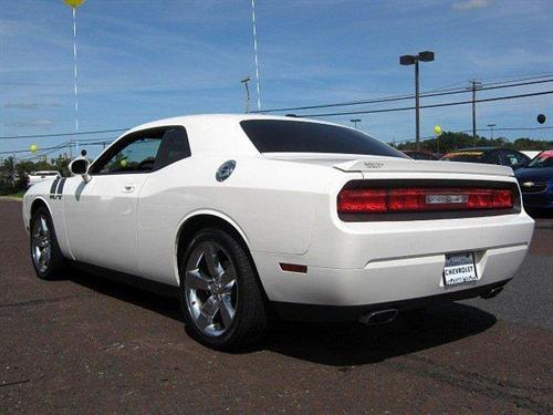 Dodge Challenger 2010 photo 2
