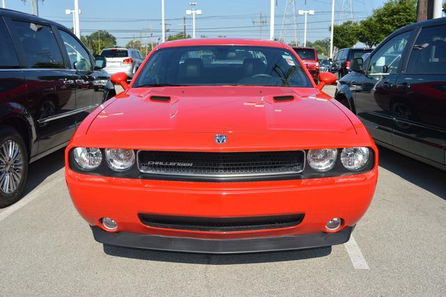 Dodge Challenger SE Coupe