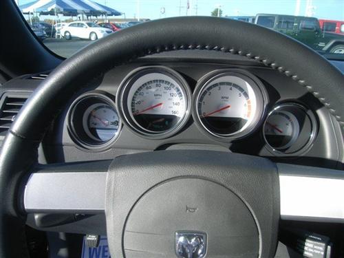 Dodge Challenger 2010 photo 2