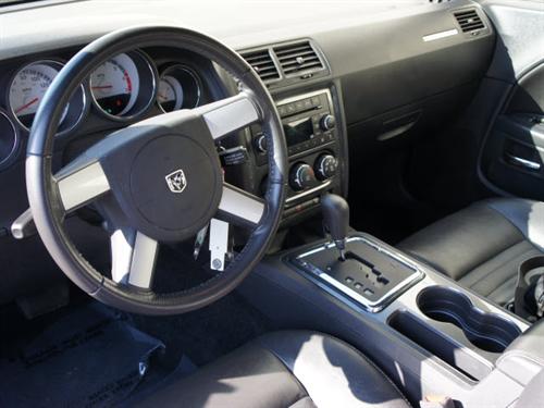 Dodge Challenger 2010 photo 2