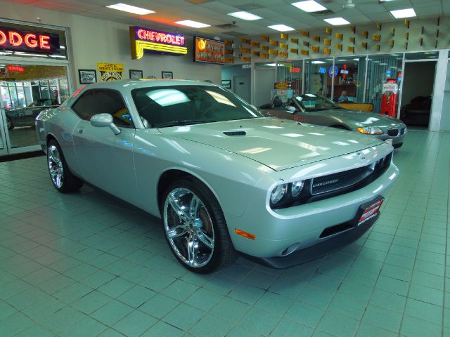 Dodge Challenger SE Coupe
