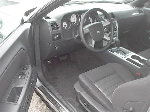 Dodge Challenger 2010 photo 2