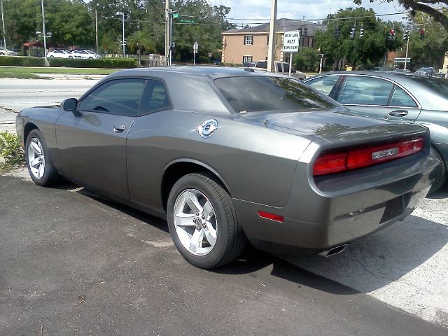 Dodge Challenger SE Coupe