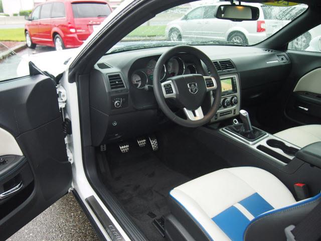 Dodge Challenger 2011 photo 2