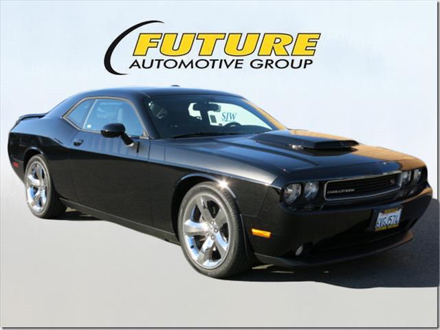 Dodge Challenger FWD 4dr Coupe