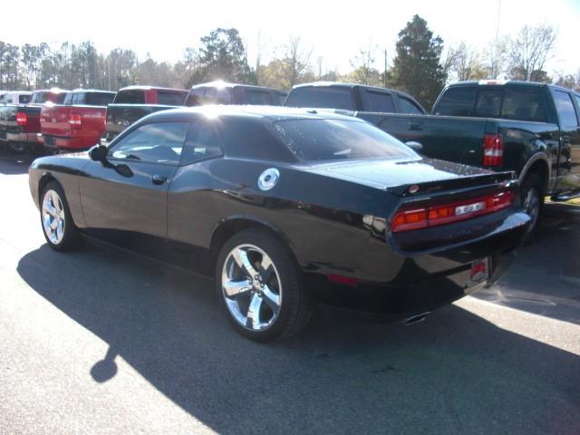 Dodge Challenger Base Coupe