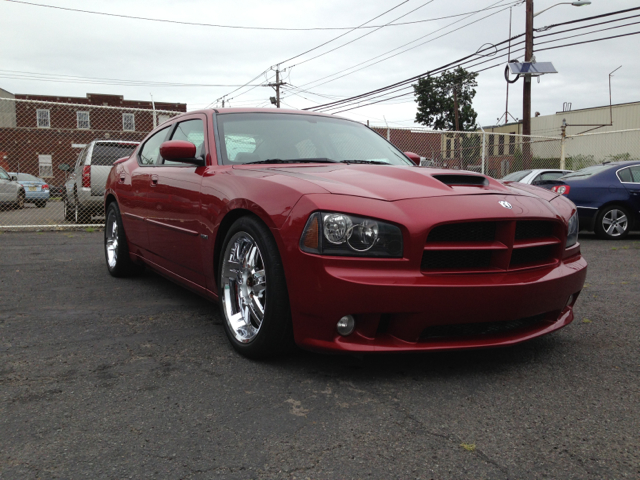 Dodge Charger XLS 4WD Sedan