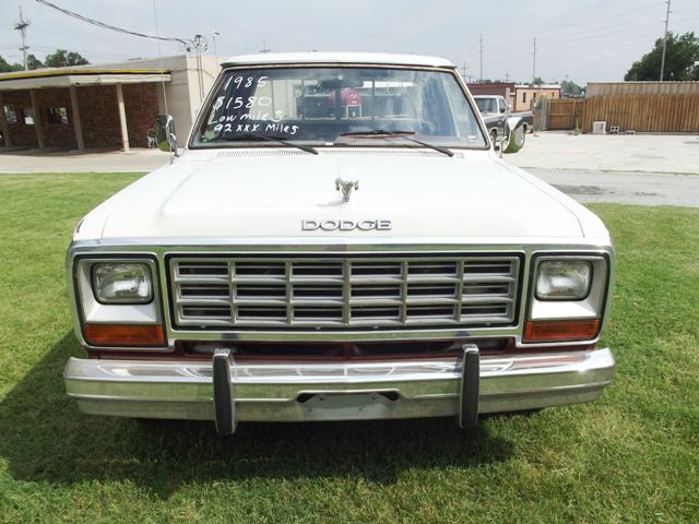 Dodge D150 Pickup 1985 photo 1