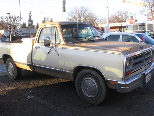 Dodge D250 Pickup 1986 photo 1