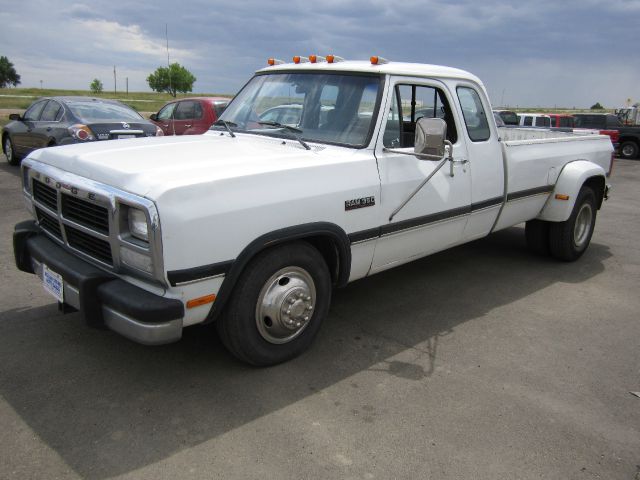 Dodge D350 Pickup 1992 photo 2