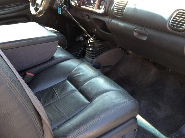 Dodge D350 Pickup 2000 photo 2