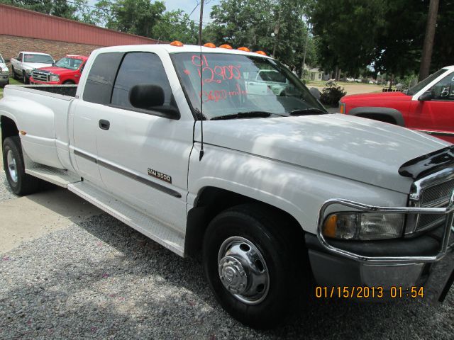 Dodge D350 Pickup 2001 photo 1