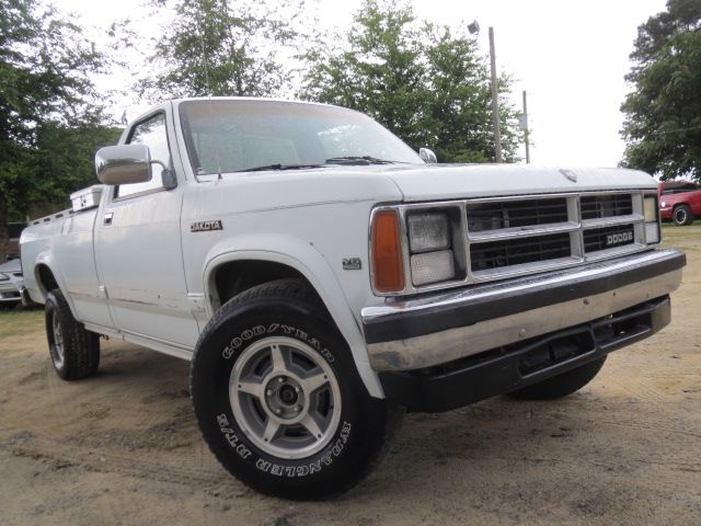 Dodge Dakota LT Sedan 4D Pickup Truck