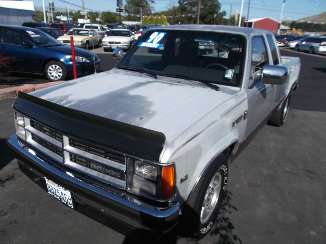 Dodge Dakota Premier 4x4 SUV Pickup Truck