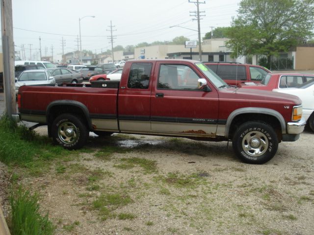 Dodge Dakota SXT Ext Cab Pickup Truck