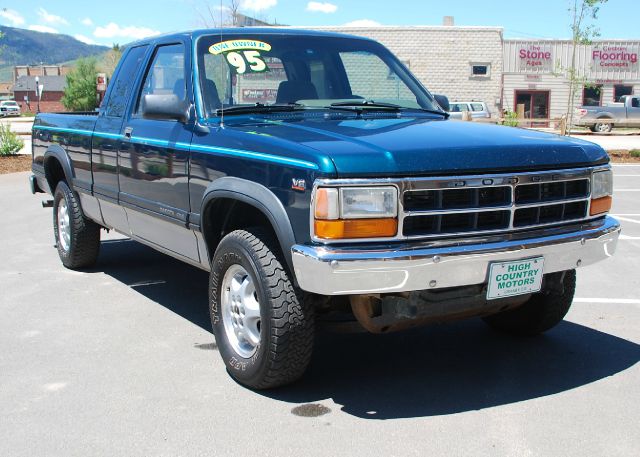 Dodge Dakota SXT Ext Cab Pickup Truck