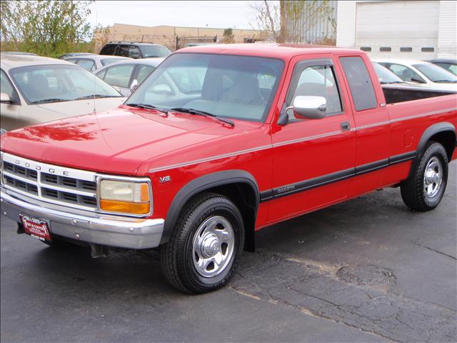 Dodge Dakota SE Crew Cab 4WD Pickup