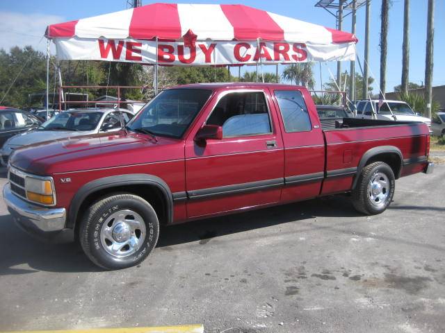 Dodge Dakota Base Pickup