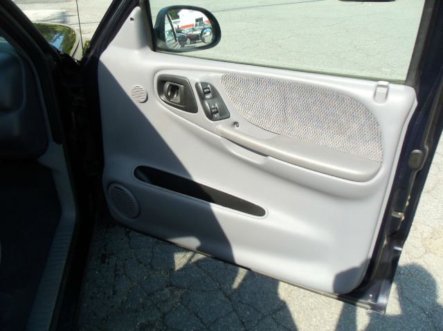 Dodge Dakota 1999 photo 18