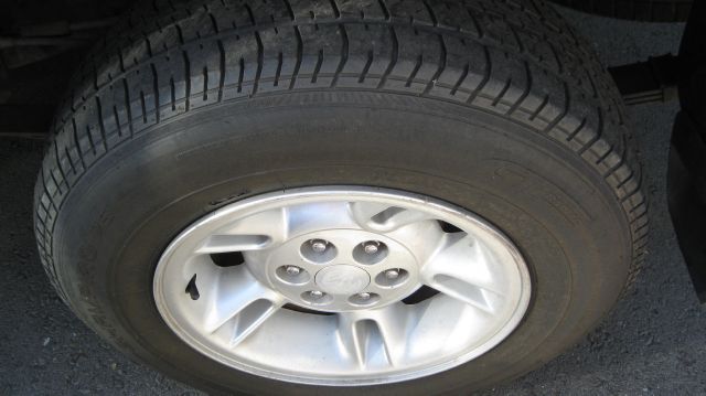 Dodge Dakota Premier 4x4 SUV Pickup Truck