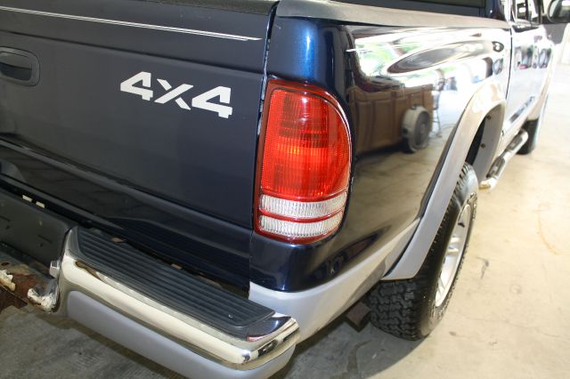 Dodge Dakota 4X4 Premier (roof) Pickup Truck