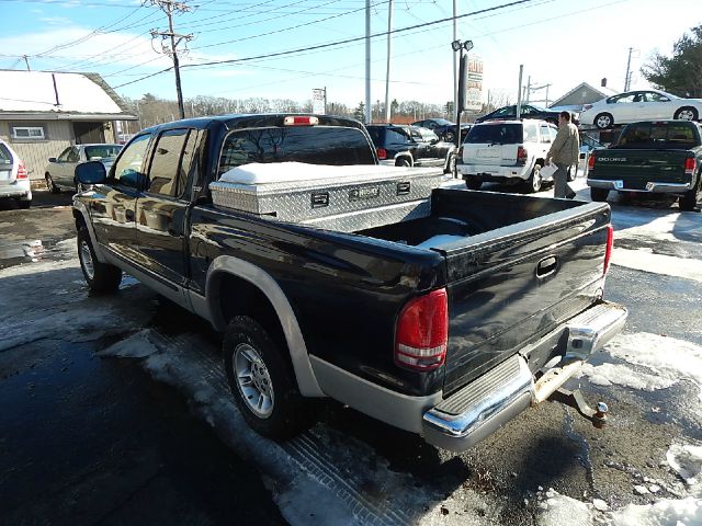 Dodge Dakota 4X4 Premier (roof) Pickup Truck