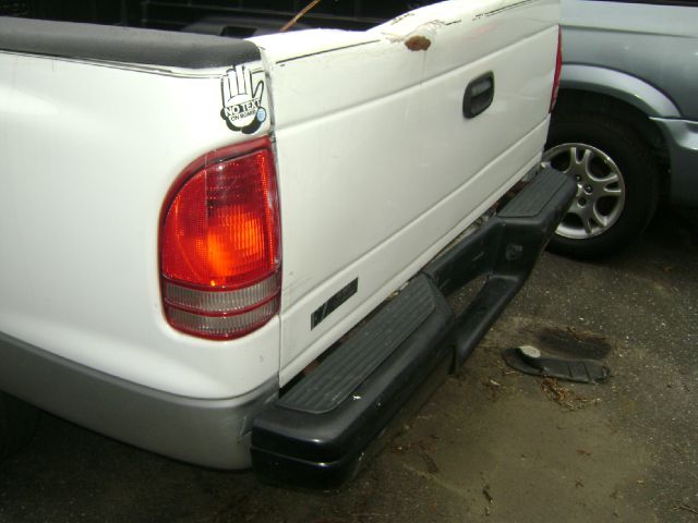 Dodge Dakota 2WD Regular Cab 6.3 Ft Box ST Pickup Truck