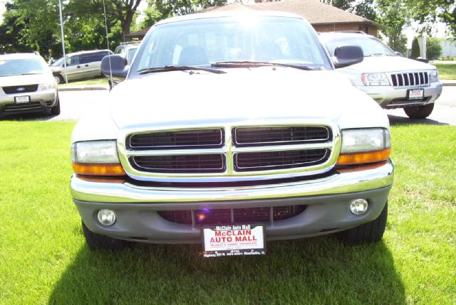 Dodge Dakota SLT 4-door 4WD Pickup Truck