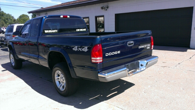 Dodge Dakota SLT Pickup Truck