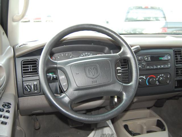 Dodge Dakota 2004 photo 2