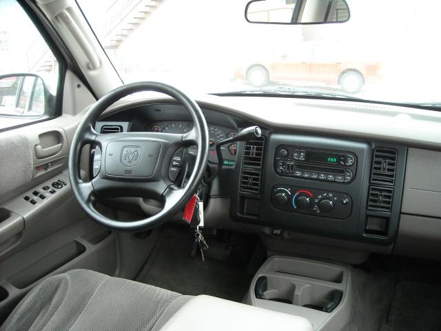 Dodge Dakota 2004 photo 2