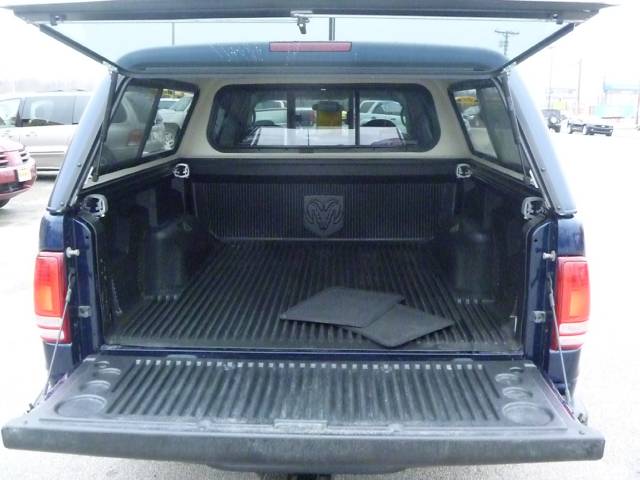 Dodge Dakota 2004 photo 2