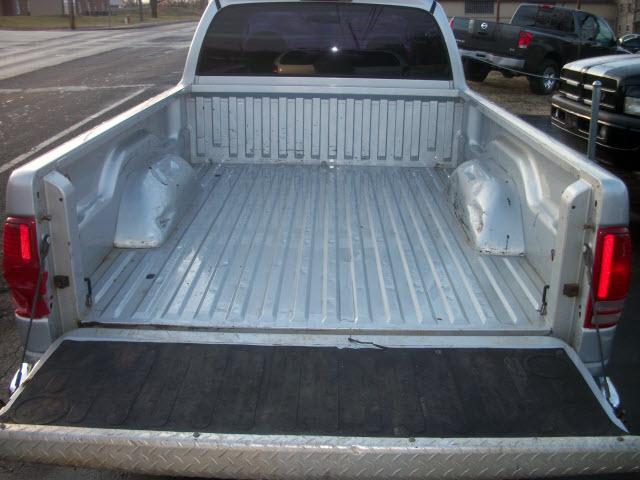 Dodge Dakota 2004 photo 2