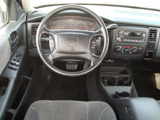 Dodge Dakota 2004 photo 2