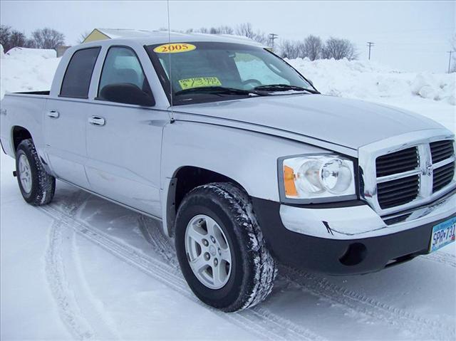 Dodge Dakota SLT Pickup