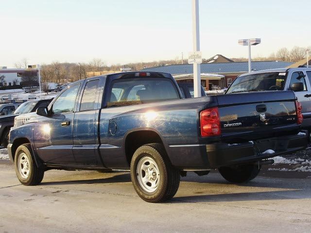 Dodge Dakota 2005 photo 2