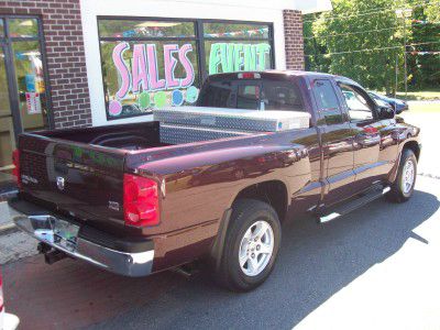 Dodge Dakota SLT 4-door 4WD Pickup Truck
